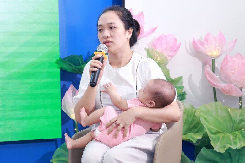 Chị Trang chia sẻ hành trình tìm con yêu và niềm hạnh phúc khi bế con trong vòng tay. 