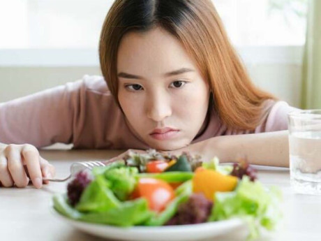 10 thói quen khiến "bệnh chồng bệnh" hay gặp ở người trẻ, ai đang có hãy bỏ ngay