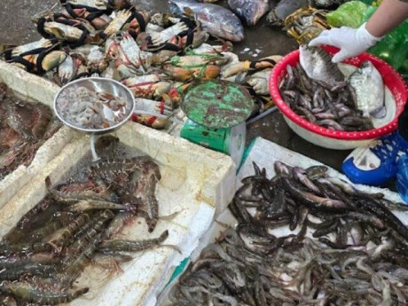 Ở Quảng Ninh có khu chợ cổ kính: Từ mặt hàng truyền thống nay thành địa điểm bán đủ thứ ai cũng mê