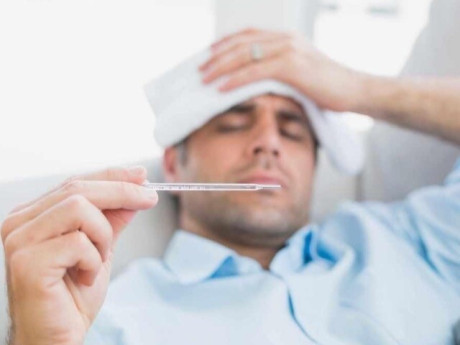 Sốt cao kèm nôn khan, người đàn ông đi khám phát hiện mắc căn bệnh đang gia tăng ở Hà Nội, dễ gây biến chứng