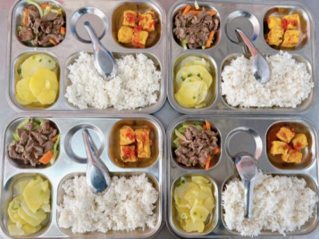 Chuyên gia dinh dưỡng nói về suất ăn bán trú của học sinh: Đâu mới là vấn đề chính bố mẹ cần quan tâm?