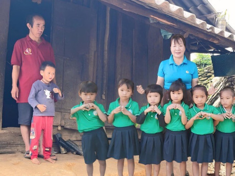 Dựng lều nên duyên, cặp vợ chồng giáo viên gửi trọn thanh xuân ở đại ngàn