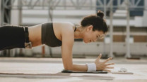 Plank có ảnh hưởng đến khớp? Ai nên thận trọng khi tập?