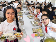 Học sinh Hà Nội trở lại trường nền nếp, bữa ăn bán trú được kiểm soát chặt