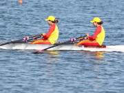 Tin tức - Kiệt sức giành HCĐ, VĐV Rowing Việt Nam lên cáng cứu thương ở Asiad