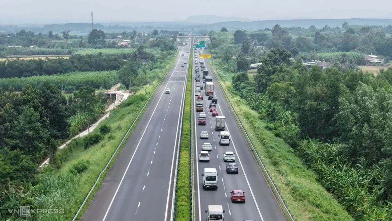 Ùn ứ 10 km ở cửa ngõ phía Đông TP HCM - 17