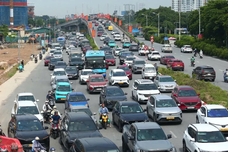 Ùn ứ 10 km ở cửa ngõ phía Đông TP HCM - 19