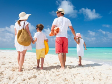 Nhiều gia đình chọn đi du lịch trong dịp lễ, bác sĩ cảnh báo điều cần tránh để sức khỏe không bị ảnh hưởng