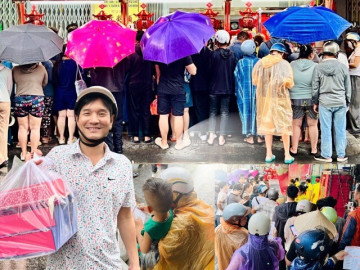 Người dân đội mưa, đứng xếp hàng đông nghẹt, chờ hơn một tiếng để mua bánh trung thu ở TP.HCM