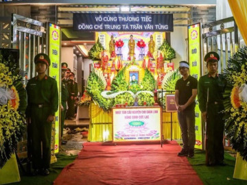 Đồng đội, người thân đội mưa tiễn biệt Trung tá Trần Văn Tùng tử nạn khi cứu dân