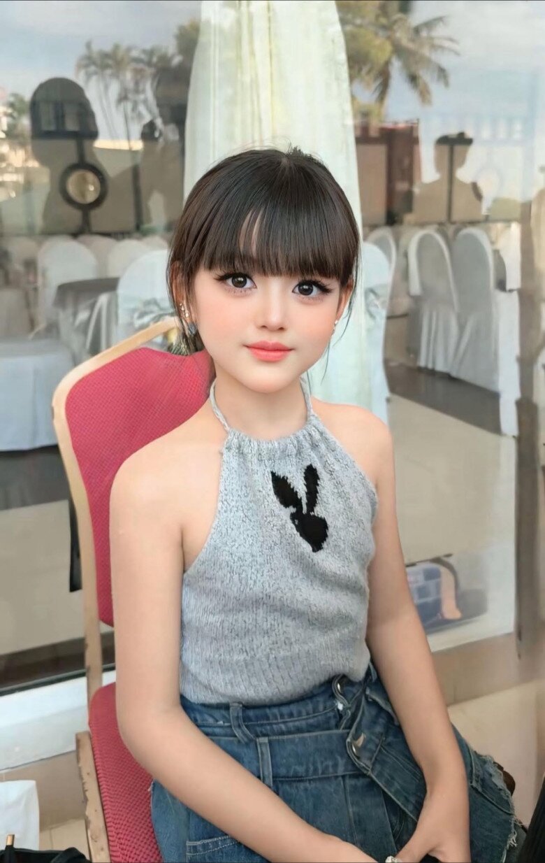 “Bé gái búp bê” Hà Nội liên tục chiếm sóng VTV, danh tính 2 người mẹ khiến ai nấy trầm trồ vì quá đẹp - 3