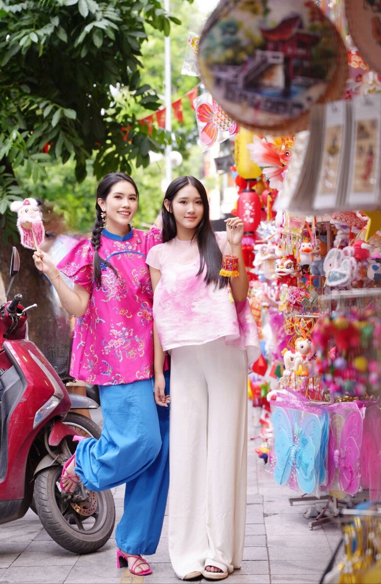 Bé gái đọ dáng mỹ nhân Hoa hậu Việt Nam nổi bật ở phố đèn lồng Trung thu: 15 tuổi xinh như hoa, cao 1m7 - 3