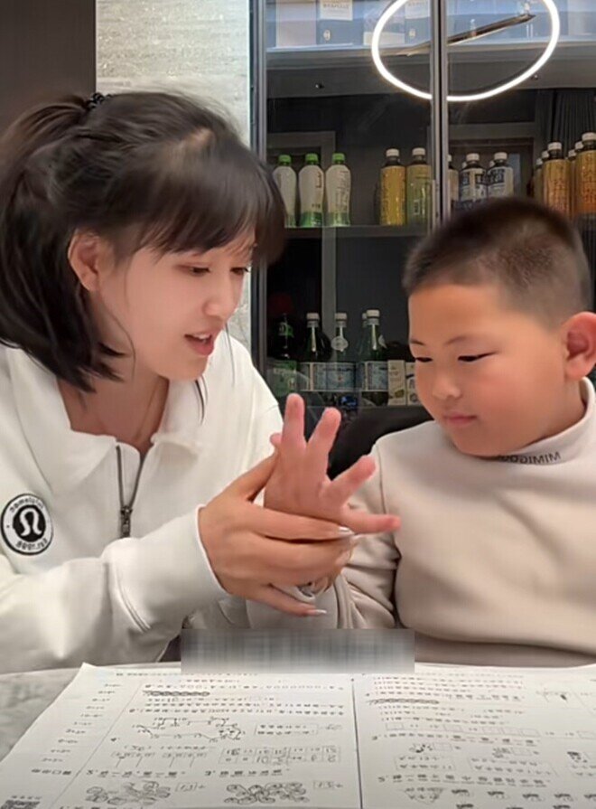 Cô giáo xinh đẹp được học sinh mai mối cho chú ruột giàu có, nào ngờ cuộc hôn nhân khiến cậu bé phải “trả giá” - 5