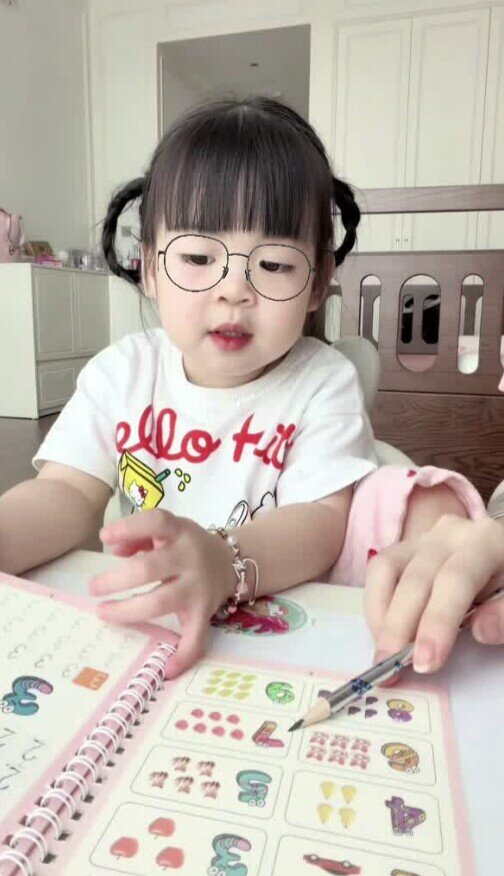Con gái Đỗ Mỹ Linh diện đầm công chúa đi chơi, ái nữ thả dáng khiến mẹ dở khóc dở cười - 6