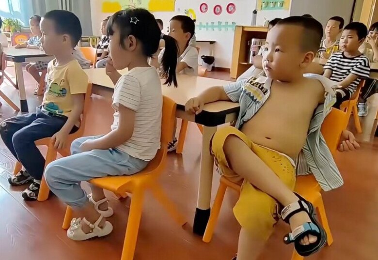 Các em nhìn anh này, nhìn là hiểu ngay ai trùm trường rồi, trông anh có ngầu không cơ chứ?