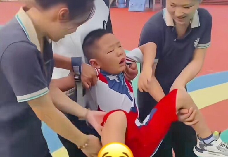 Đi học mà tưởng đi xuất khẩu lao động, sao mà khó khăn quá vậy con trai!