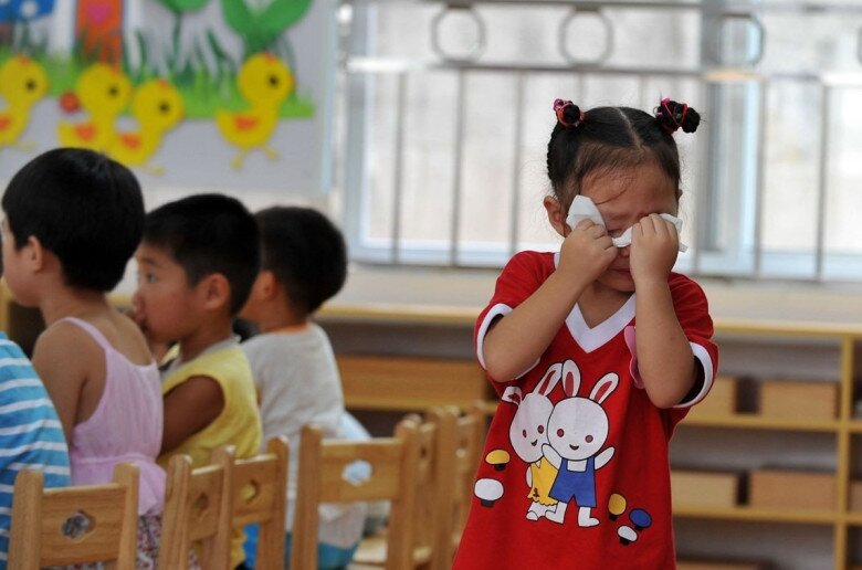 Bố mẹ kiểu: Thấy cũng tội mà thôi cũng kệ, tý nữa lại bằng bạn bằng bè ngay thôi!