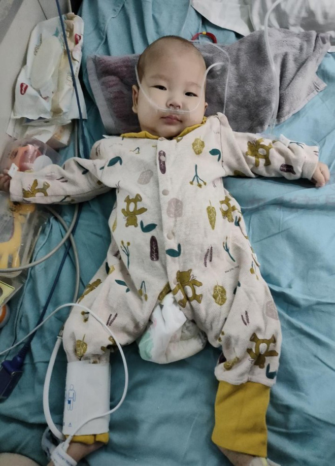 Nghe bác sĩ thông báo em trai phải nằm viện, cậu bé 9 tuổi mỗi ngày chạy 10km để cứu em - 1