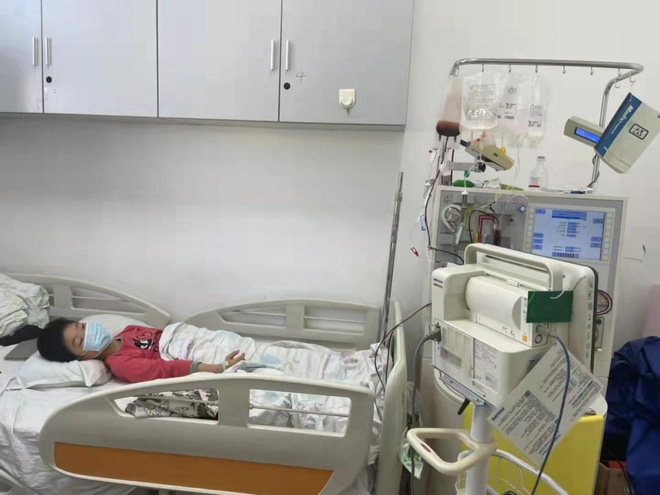 Nghe bác sĩ thông báo em trai phải nằm viện, cậu bé 9 tuổi mỗi ngày chạy 10km để cứu em - 2