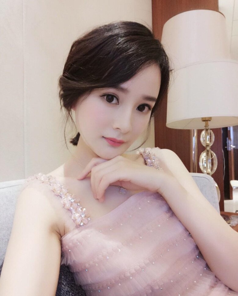 amp;#34;Gái xấuamp;#34; mất 6 năm dao kéo để trở thành mỹ nhân nổi tiếng, con sinh ra khiến tất cả sửng sốt - 1