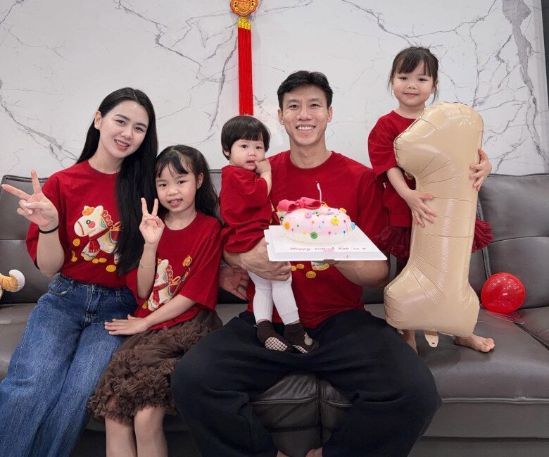 Hoa khôi Đại học Vinh khiến cầu thủ 1m82 tán 2 năm mới đổ, đẻ 3 con gái được chồng chiều trong biệt thự tiền tỷ - 4
