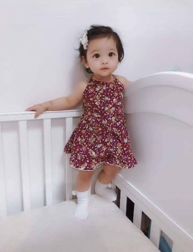 Mẹ buồn lòng vì con sinh ra kém xinh, 3 năm sau bé amp;#34;lột xácamp;#34; ngỡ ngàng, mắt to, da trắng xinh như hoa - 2