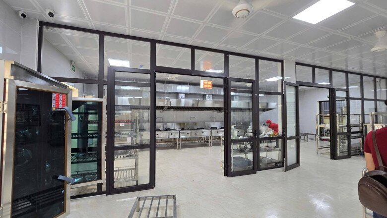 Cơm 30 nghìn cùng khu ngủ trưa của học sinh trường công ở Hưng Yên gây xôn xao MXH - 1