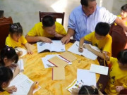 Yêu con - 11 đứa cháu được gửi về quê nghỉ hè, ông nội U70 một mình “gánh team” khiến dân mạng chỉ biết bái phục