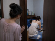 Yêu con - Khó hiểu khi con cứ 8 giờ tối là đi ngủ, tôi lén về nhà kiểm tra giúp việc, sự thật mới được vén màn