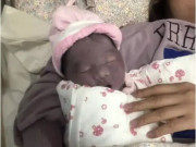 Yêu con - Con vừa chào đời đã có làn da tím khác thường, bố mẹ lo lắng, nào ngờ 2 tháng sau nhận không ra con