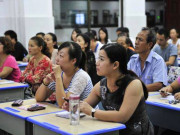 Yêu con - Mẹ Việt có con vào lớp 1 bức xúc ban phụ huynh, đầu năm học đã tự ý mua quà tặng 3 cô, đòi thu quỹ lớp 3 triệu/bé