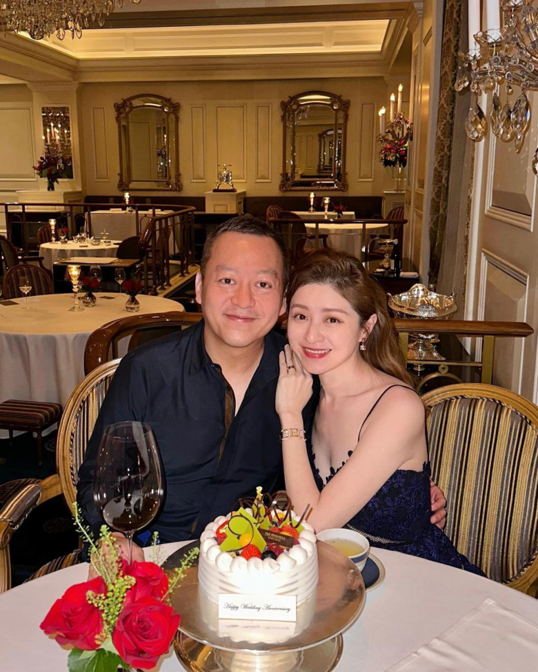 amp;#34;Nàng thơamp;#34; lấy ông chủ chuỗi nhà hàng lớn hơn 12 tuổi, 4 năm sinh liên tiếp 3 con gái, không ai tin đã U50 - 3