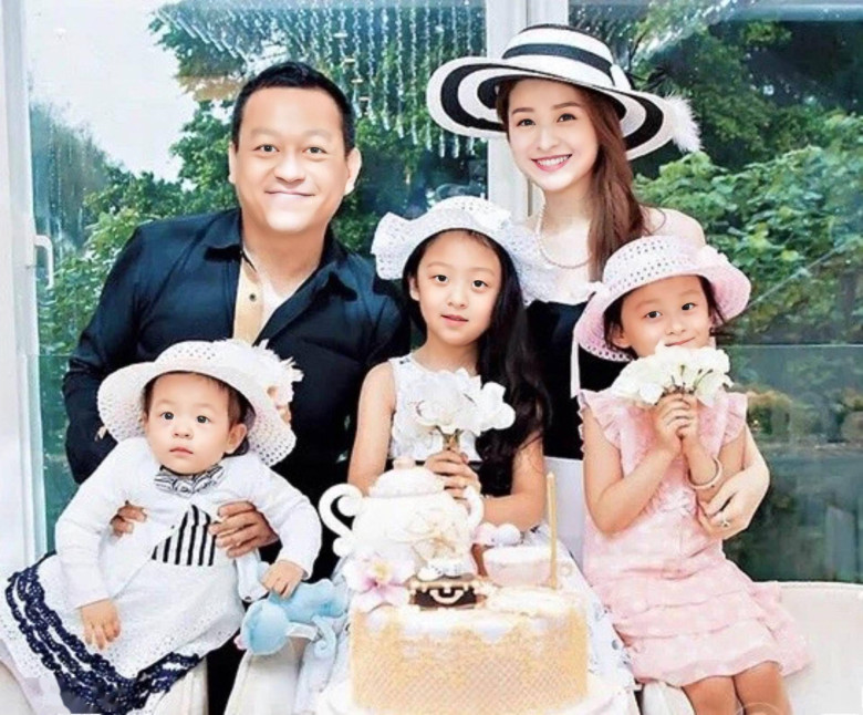 amp;#34;Nàng thơamp;#34; lấy ông chủ chuỗi nhà hàng lớn hơn 12 tuổi, 4 năm sinh liên tiếp 3 con gái, không ai tin đã U50 - 5