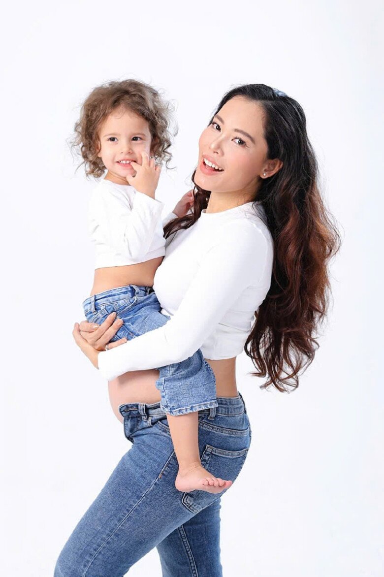 Phải lòng chàng Tây điển trai, cô gái Việt đẻ được con gái lai xinh như hoa, “sốc” với cách chồng Anh dạy con - 8