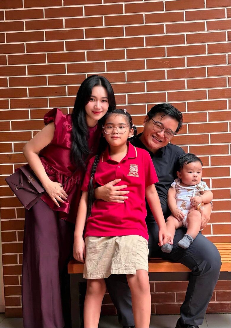 Mỹ nhân TP.HCM khiến amp;#34;đạo diễn trăm tỷamp;#34; say đắm vì quá xinh, cưới về đẻ hai con vẫn trẻ đẹp như học sinh cấp 3 - 10