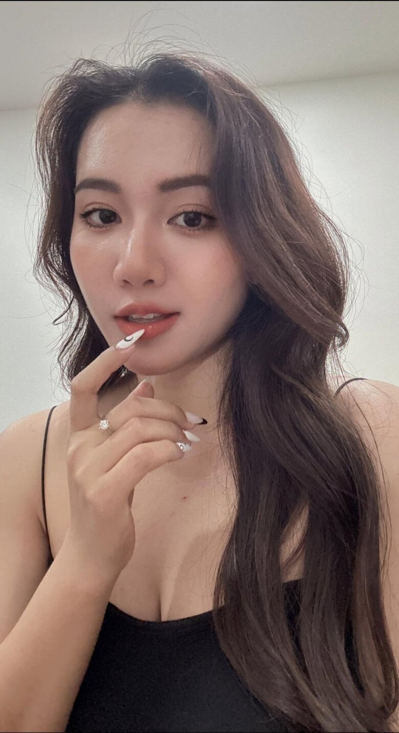 Mỹ nhân TP.HCM khiến amp;#34;đạo diễn trăm tỷamp;#34; say đắm vì quá xinh, cưới về đẻ hai con vẫn trẻ đẹp như học sinh cấp 3 - 6