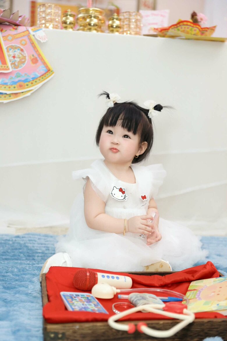 Có con sau 8 năm cưới, Phương Hằng làm mâm cúng thôi nôi cho bé gái hoành tráng, đẹp như tranh - 7
