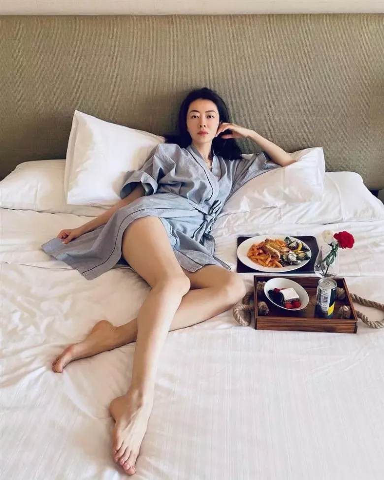 Người đẹp nổi tiếng sinh 2 con với đại gia bất động sản, mẹ ruột được tặng căn biệt thự 87 tỷ để tiện chăm cháu - 2