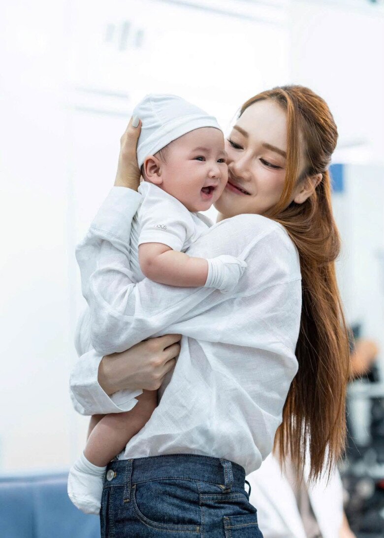 Cả 3 bé đều được bố mẹ đặt cho tên tiếng Anh.