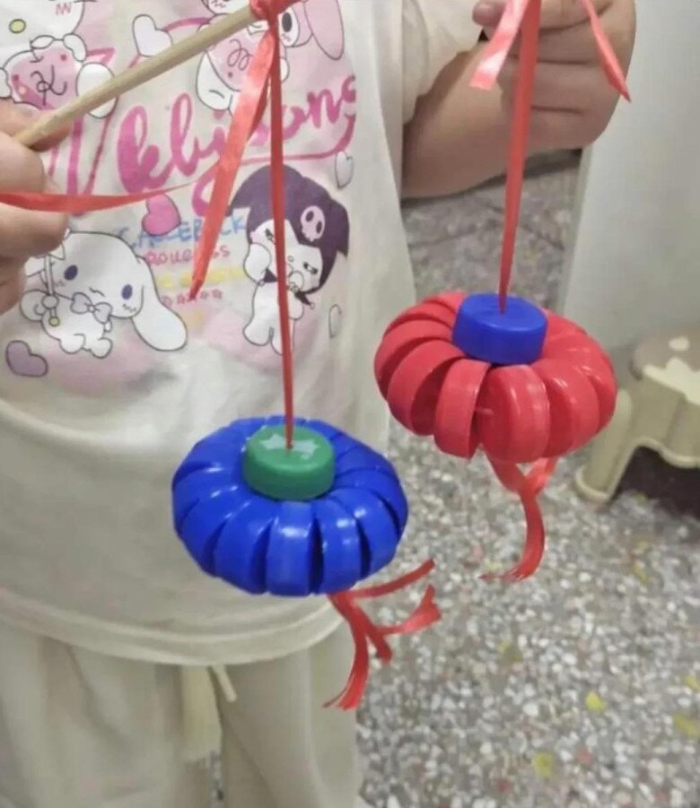 Trường tổ chức thi làm lồng đèn Trung thu, loạt “siêu phẩm” của phụ huynh và học sinh khiến dân mạng cười bò - 6