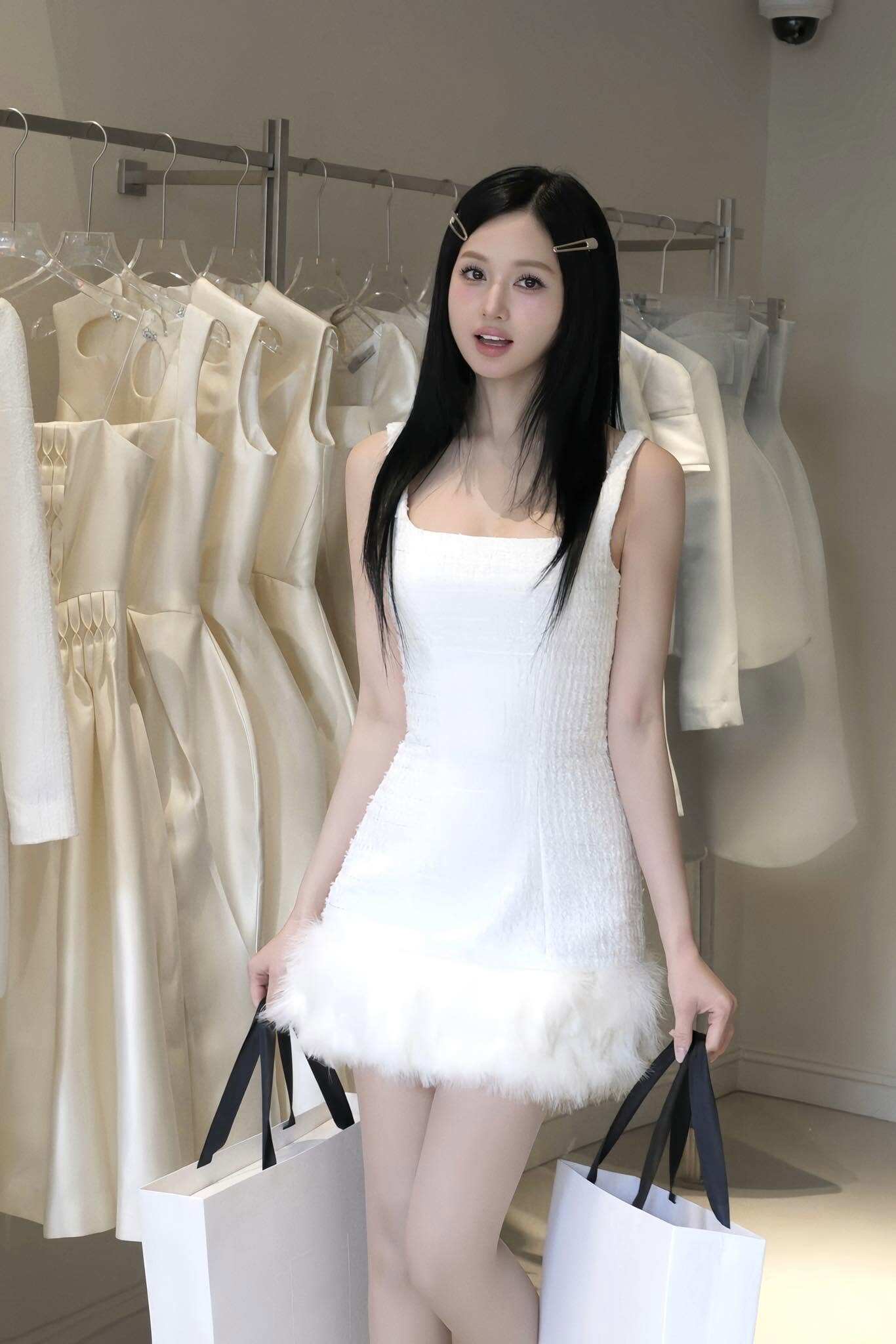 Mỹ nhân Việt là hot girl đời đầu U40 đẹp như amp;#34;tiên nữamp;#34;, lấy chồng giàu có, đẻ 2 con vẫn giữ body nóng bỏng - 2