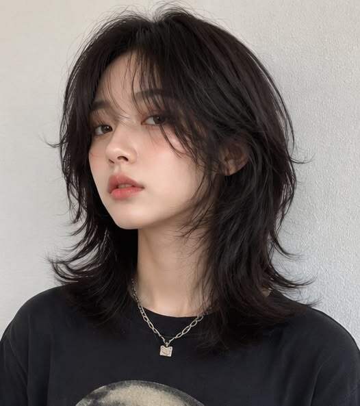 Tóc mullet nữ tạo điểm nhấn cá tính, hiện đại cho diện mạo.