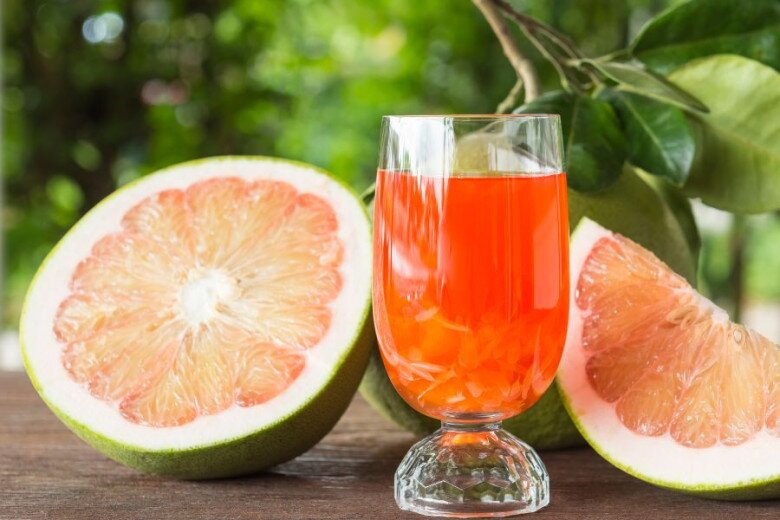 Nước ép bưởi không thêm đường là gợi ý ít calo, phù hợp đưa vào thực đơn ăn uống cân bằng.