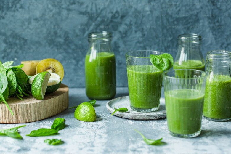 Nước rau ép ít calo, giúp bổ sung thêm một số vitamin và khoáng chất cho chế độ ăn hằng ngày.