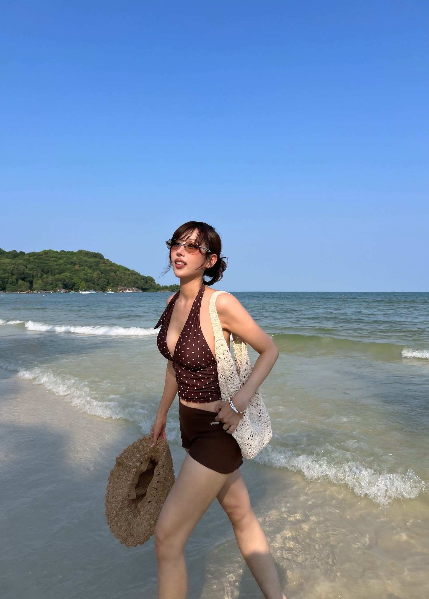 Tiểu thư Hà thành diện bikini khoe dáng ướt át đầy gợi cảm, nhan sắc đẹp không tuổi, body nóng bỏng hút trọn ánh nhìn - 7