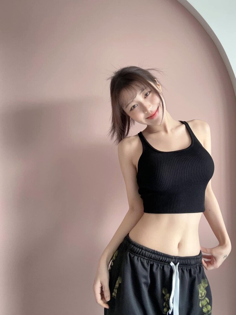 Bí quyết giảm 8kg giúp Han Sara amp;#34;F5amp;#34; vóc dáng: Nhan sắc trẻ hơn, mặc đồ đẹp hơn - 2