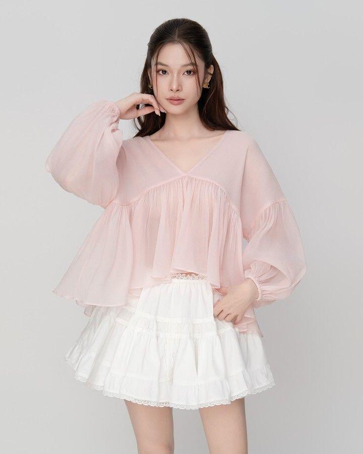Chất liệu cao cấp cùng đường cắt may gọn gàng giúp thiết kế babydoll trở nên tinh tế hơn.