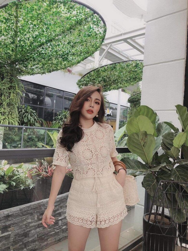 Ren được trẻ hóa, không còn đóng khung trong những thiết kế cầu kỳ và trang trọng.