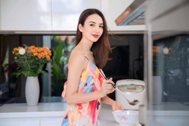 Người đẹp chú ý kiểm soát lượng thức ăn và cân đối dinh dưỡng để giữ gìn vóc dáng.