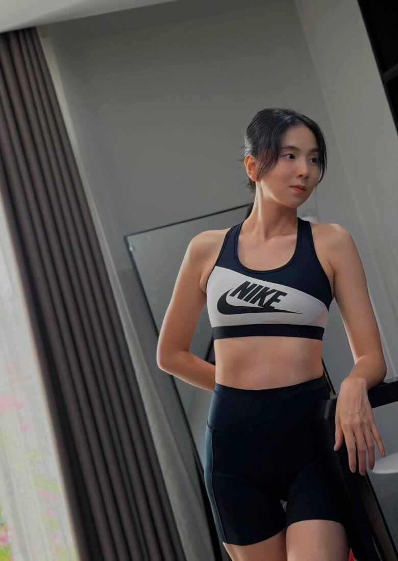 MC Mai Ngọc khoe vóc dáng thon gọn sau khi giảm 18kg, vòng eo và thần thái đều thay đổi rõ rệt.